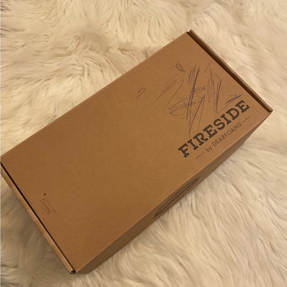 Fireside by Dearfoams Auburn Genuine Shearling Thong Slippers New in Box Size 8 - Picture 10 of 11